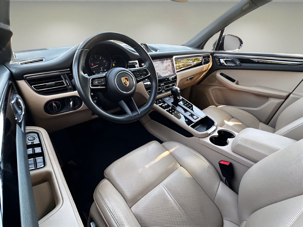 Used 2024 Porsche Macan Turbo AWD/4WD image 17
