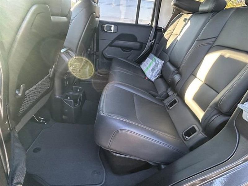 New 2025 Jeep Gladiator Sport image 24