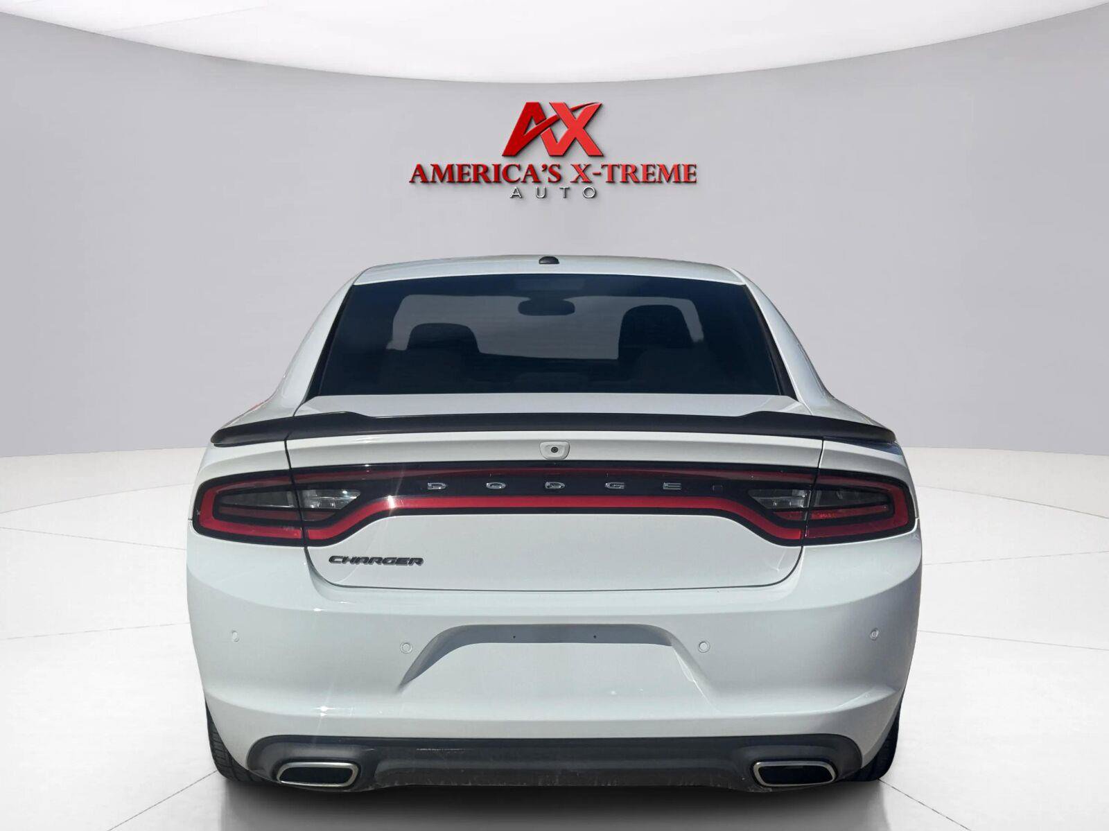 Used 2019 Dodge Charger SXT w/ Blacktop Package RWD image 5