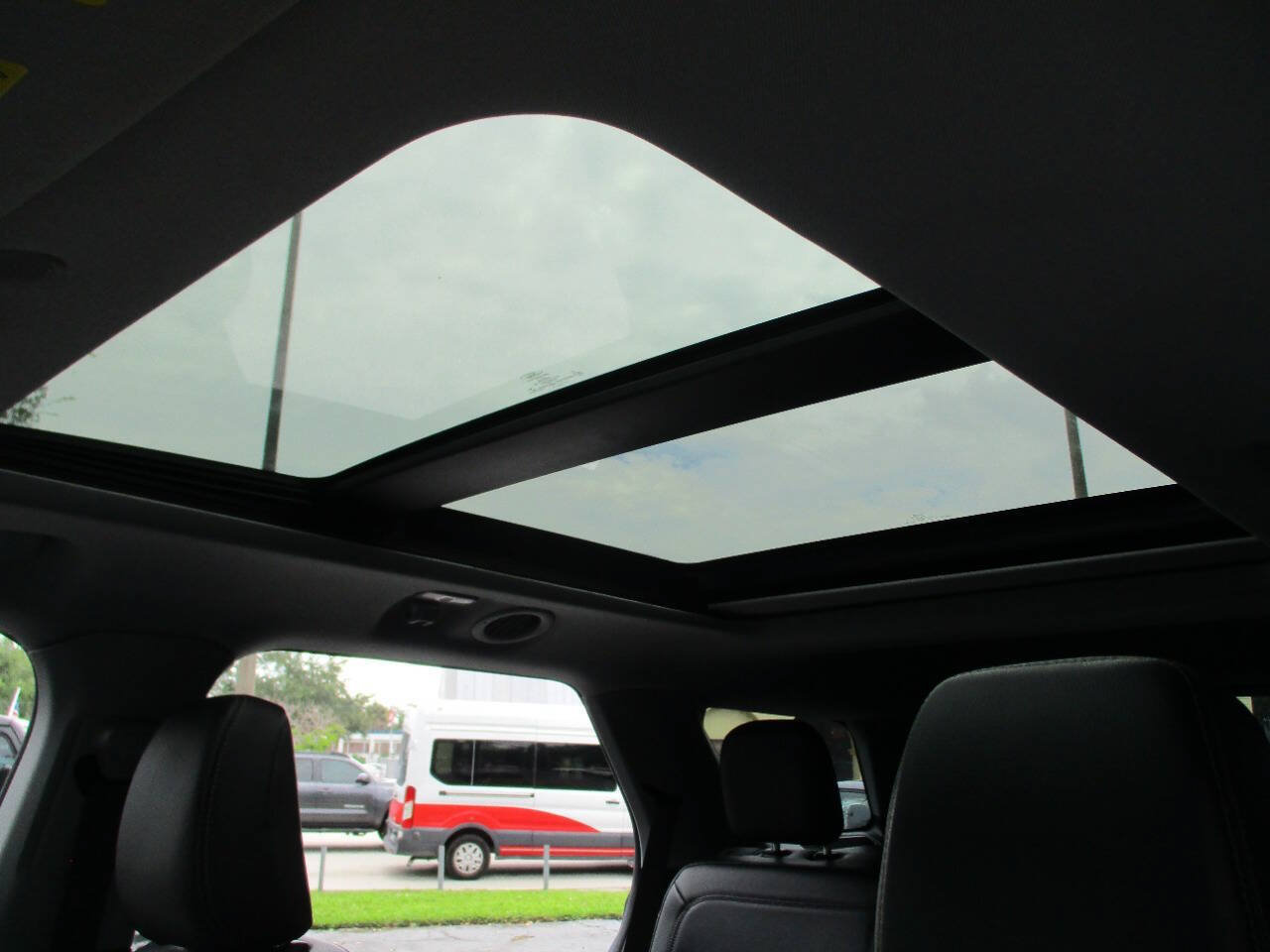 Used 2021 Ford Explorer Limited w/ Equipment Group 301A RWD image 22