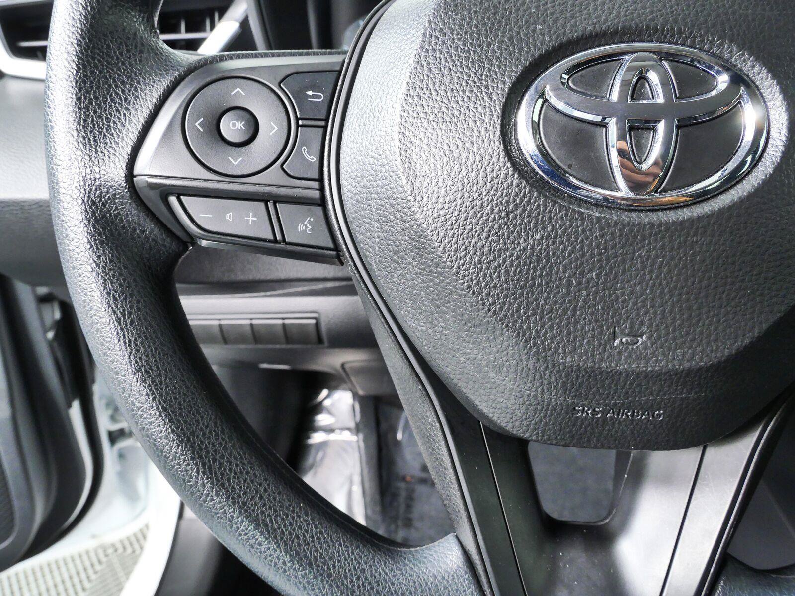 Used 2025 Toyota Corolla LE FWD image 9