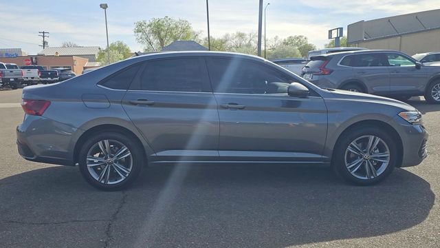 Used 2024 Volkswagen Jetta SE w/ Panoramic Sunroof Package image 9