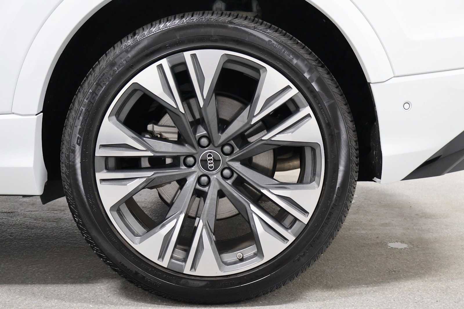 Certified 2025 Audi Q8 Premium Plus w/ Premium Plus Package AWD/4WD image 37