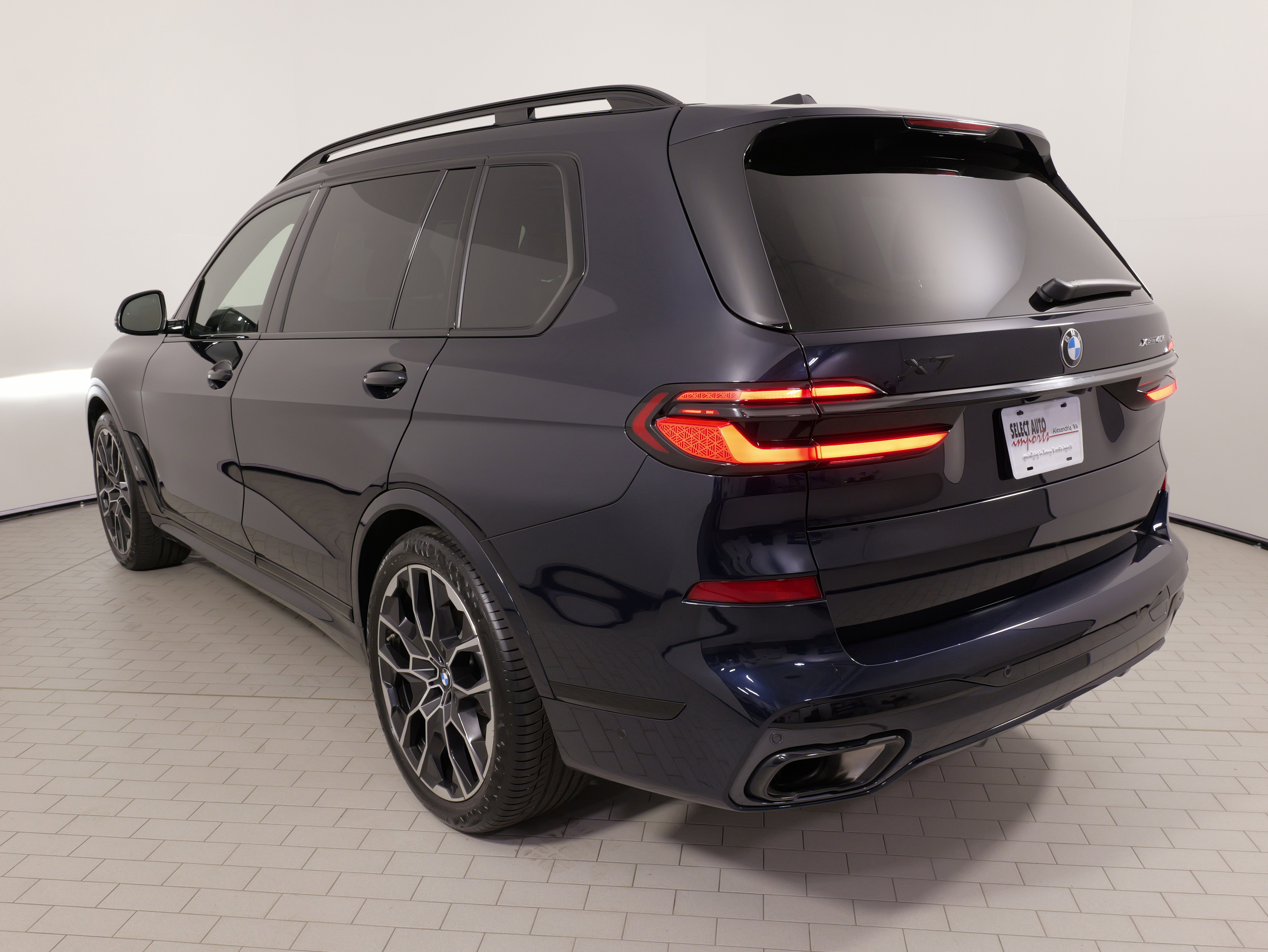 Used 2026 BMW X7 xDrive40i w/ Executive Package AWD/4WD image 15