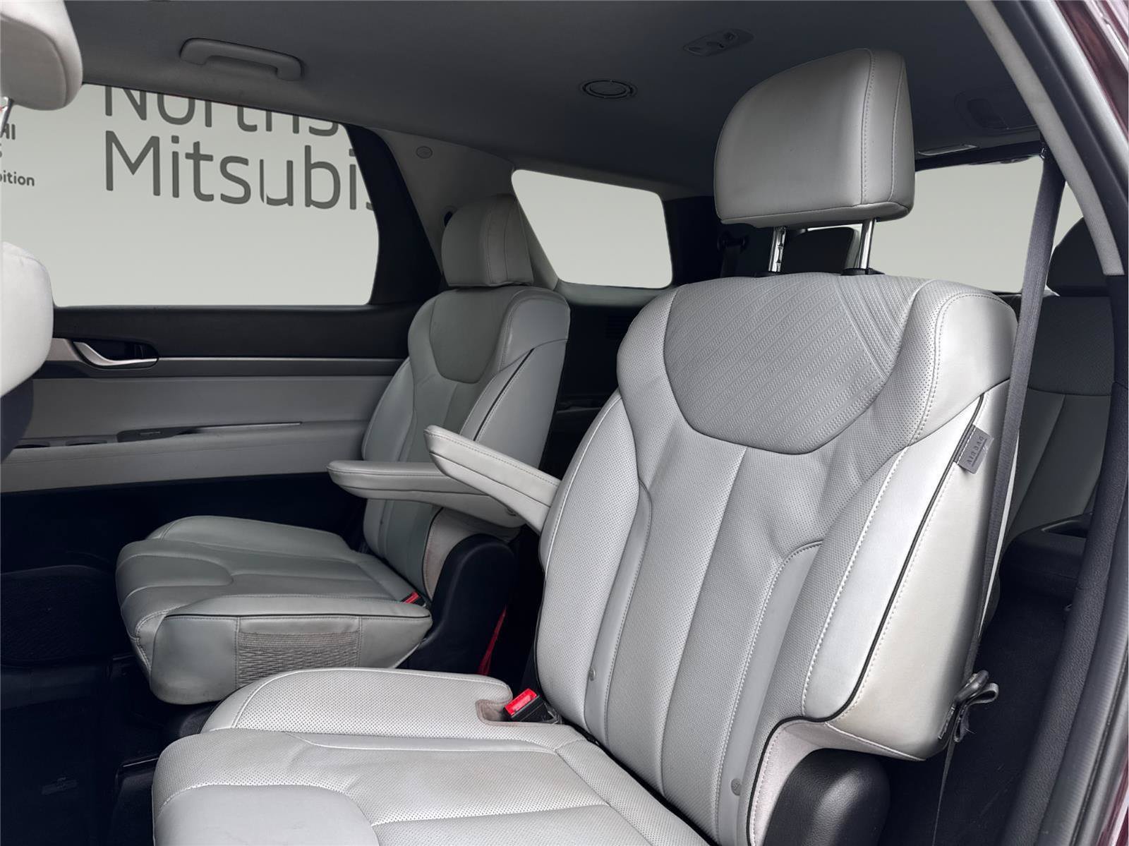 Used 2023 Hyundai Palisade SEL w/ Winter Package AWD/4WD image 17