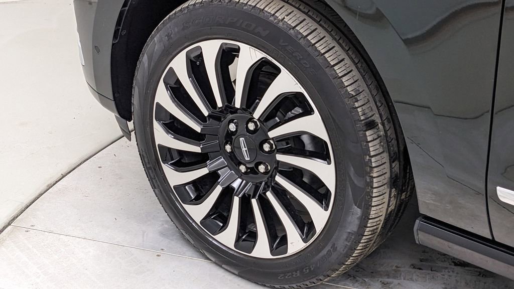 Used 2023 Lincoln Navigator Black Label image 5