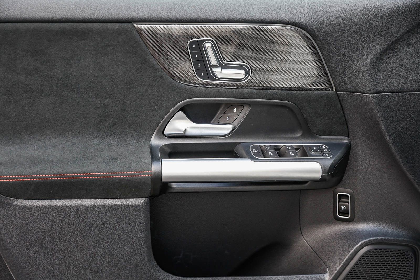 Certified 2025 Mercedes-Benz GLA 250 4MATIC image 21