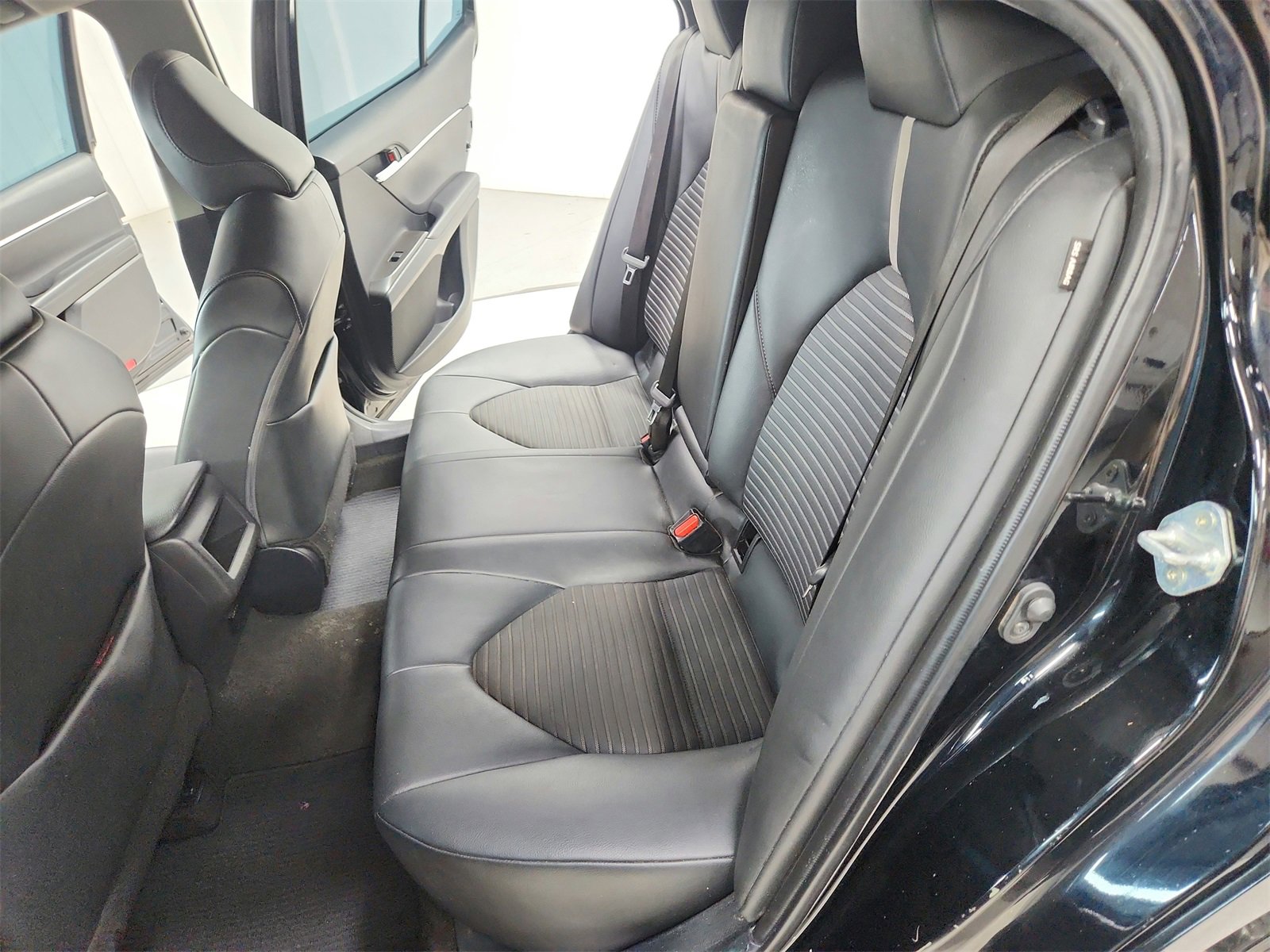 Used 2023 Toyota Camry SE image 31