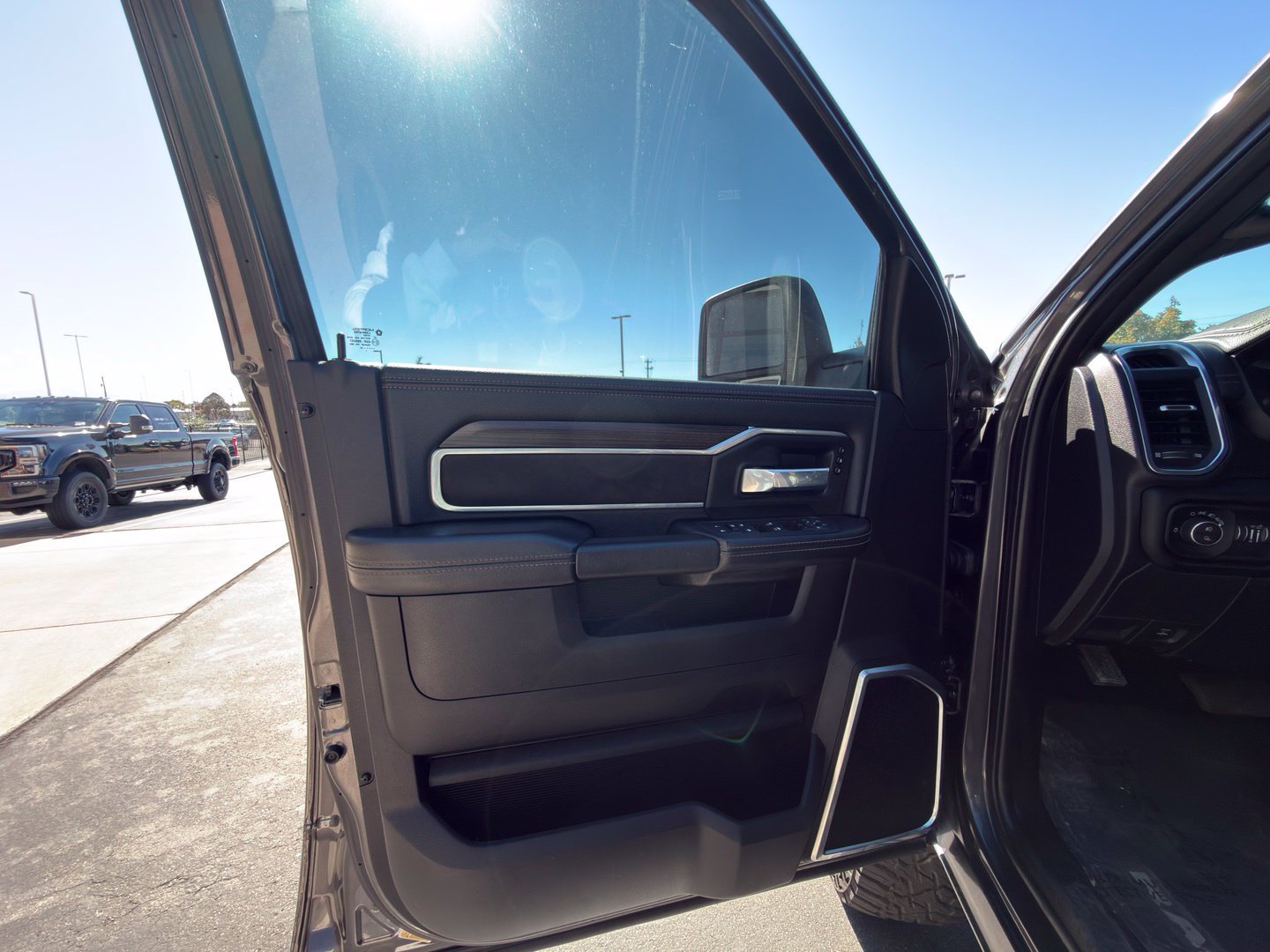 Used 2025 RAM 2500 Laramie w/ Night Edition AWD/4WD image 18