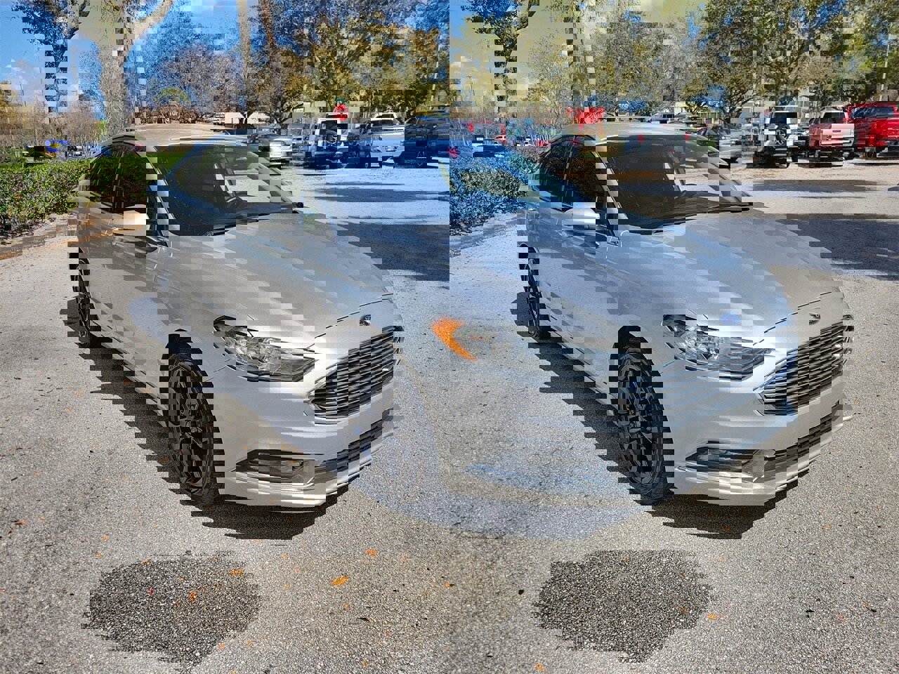 Used 2018 Ford Fusion SE w/ Equipment Group 201A image 2