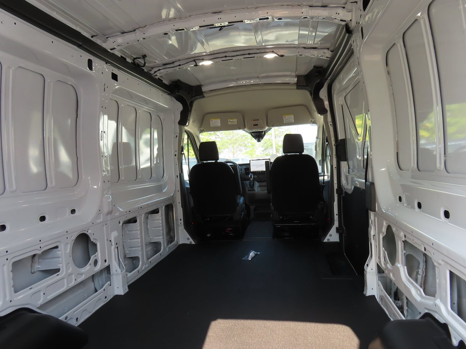 New 2026 Ford Transit 250 148 Medium Roof RWD image 18