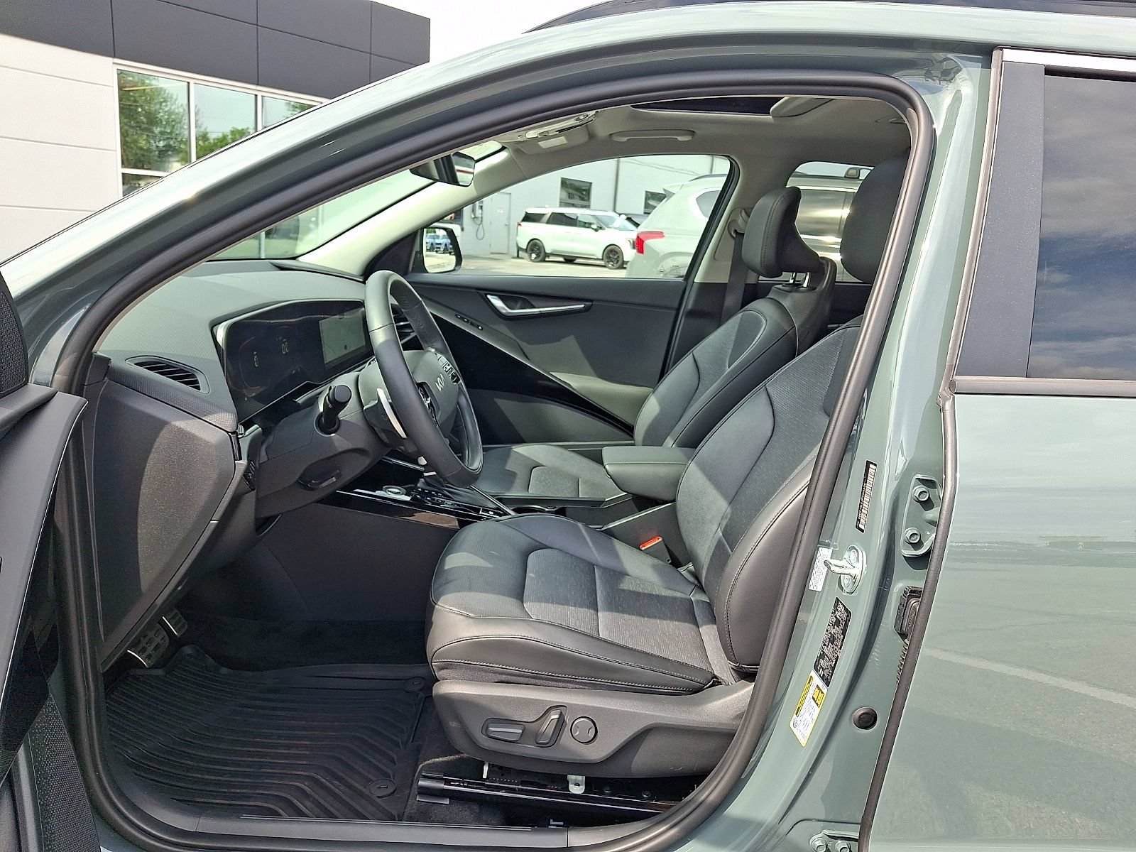 Used 2023 Kia Niro SX Touring FWD image 13
