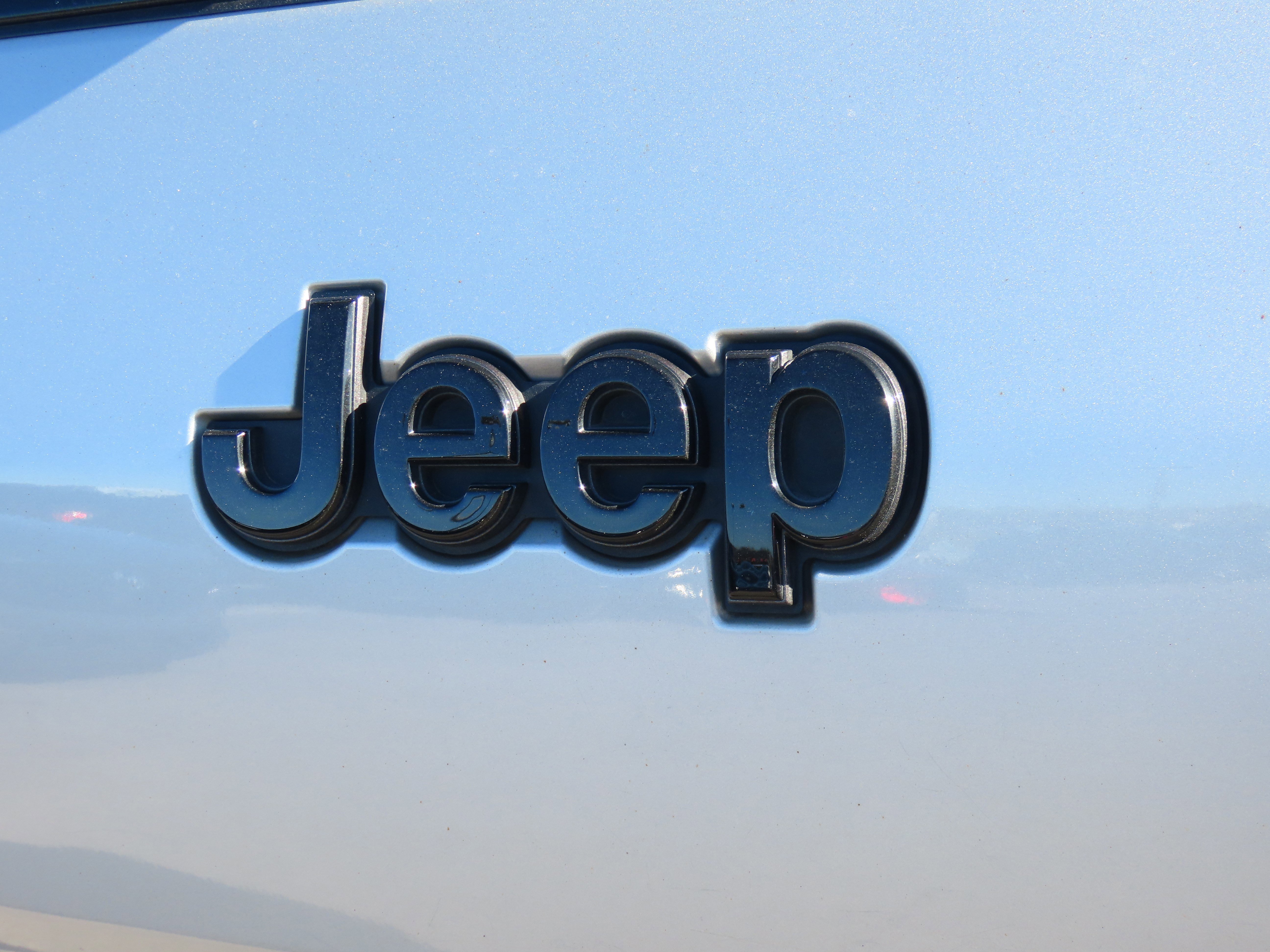 Used 2023 Jeep Grand Cherokee L Laredo image 18