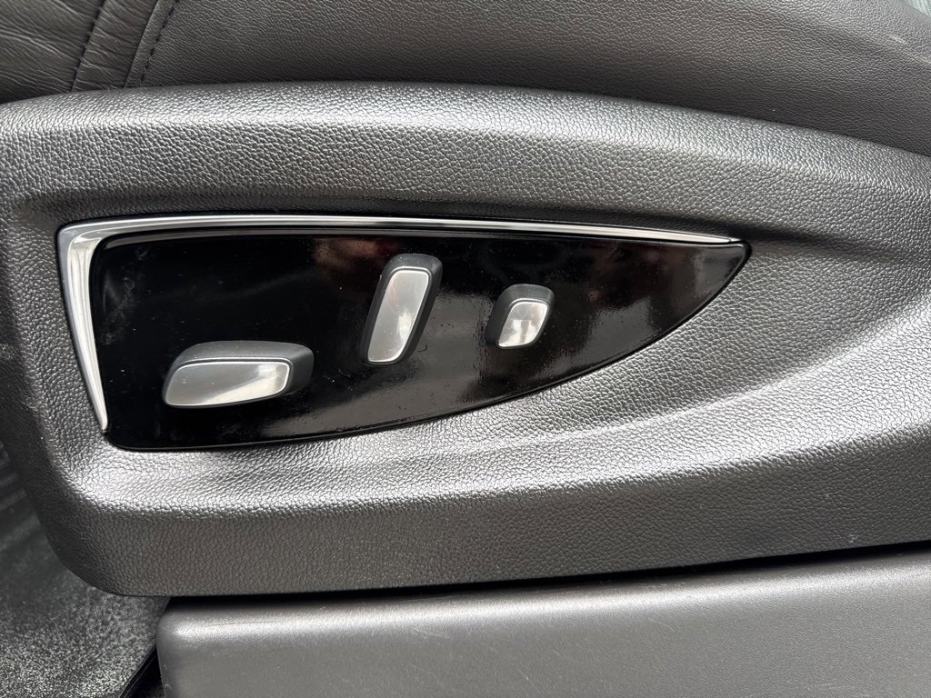 Used 2020 Cadillac Escalade Premium Luxury image 38