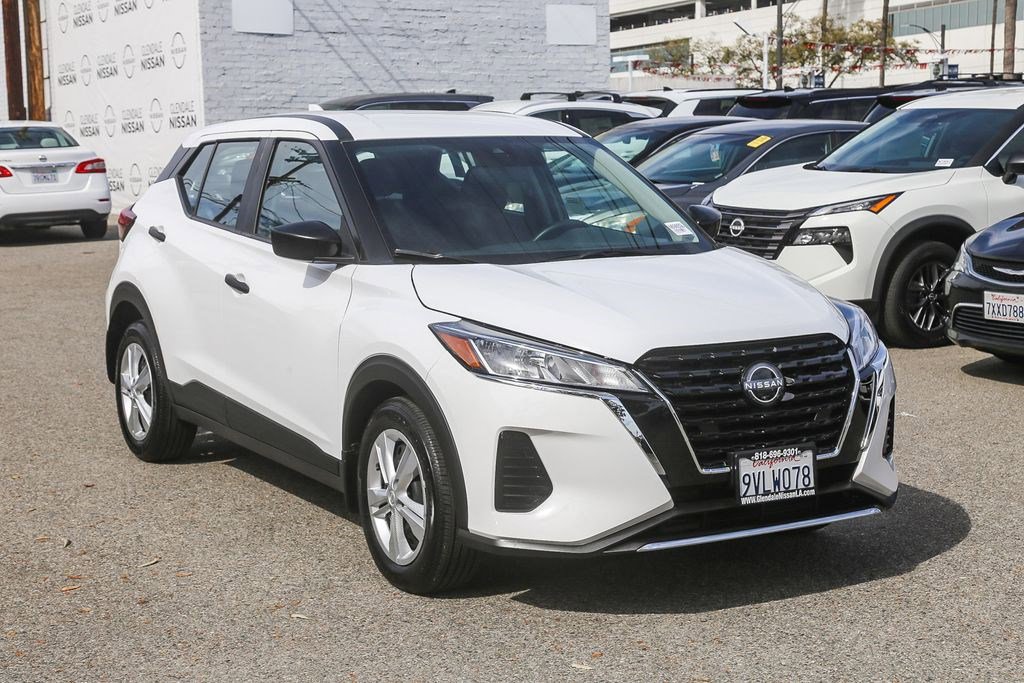 Certified 2025 Nissan Kicks Play S image 3