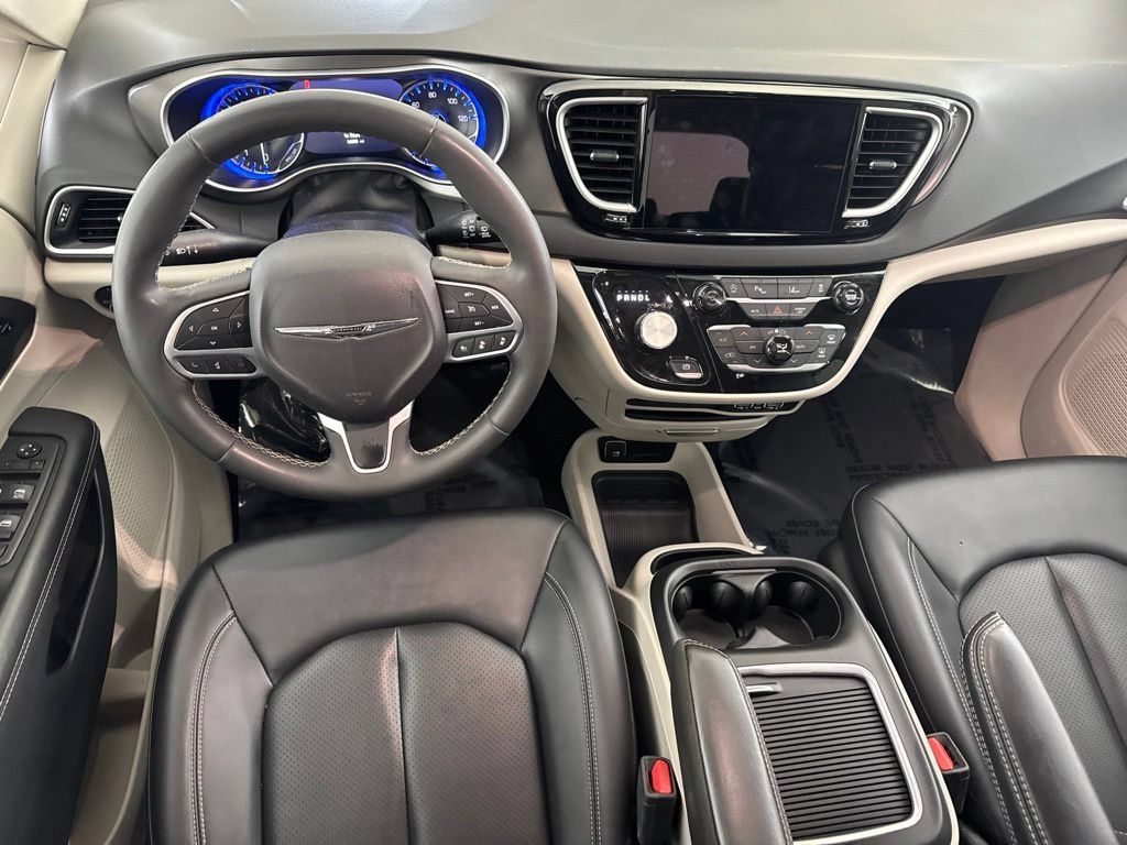 Used 2024 Chrysler Pacifica Touring-L FWD image 25