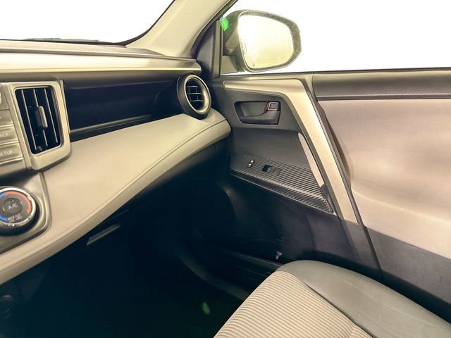 Used 2015 Toyota RAV4 LE image 27