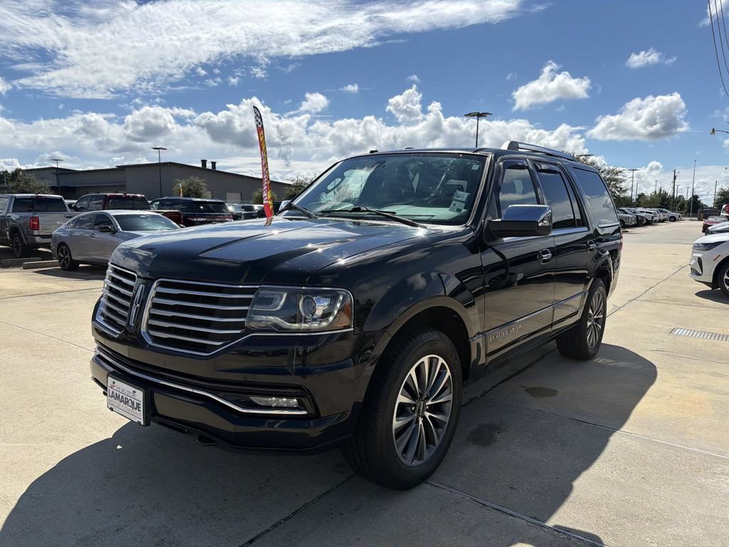 Used 2017 Lincoln Navigator Select RWD image 4