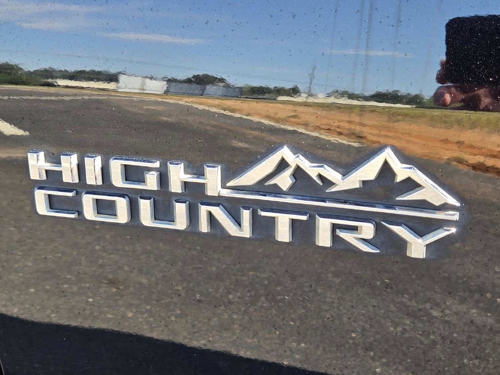 Used 2023 Chevrolet Traverse High Country FWD image 53