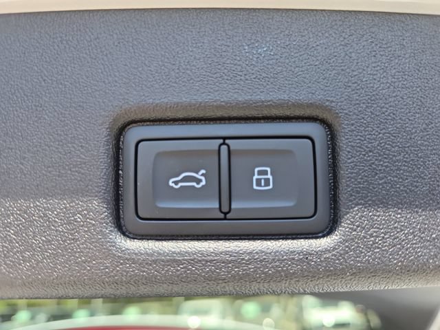 Used 2025 Audi Q5 Premium AWD/4WD image 13
