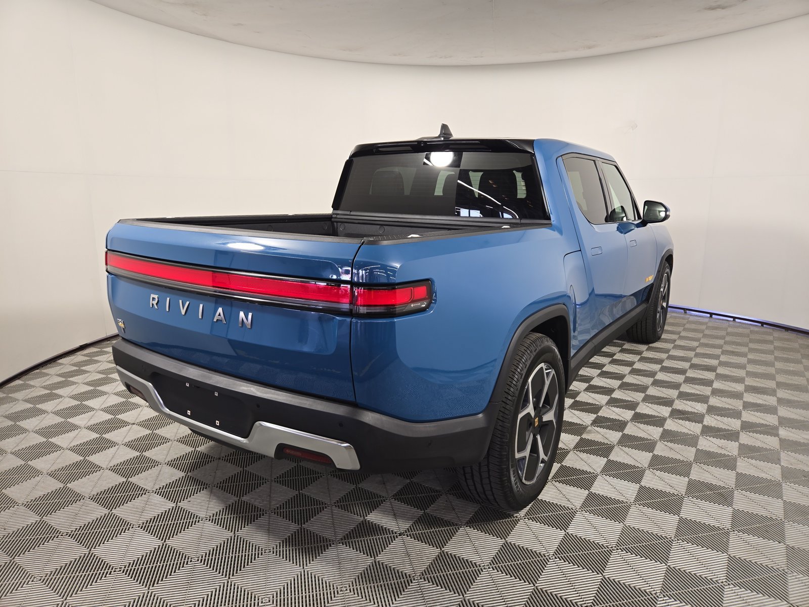 Used 2022 Rivian R1T Adventure AWD/4WD image 5