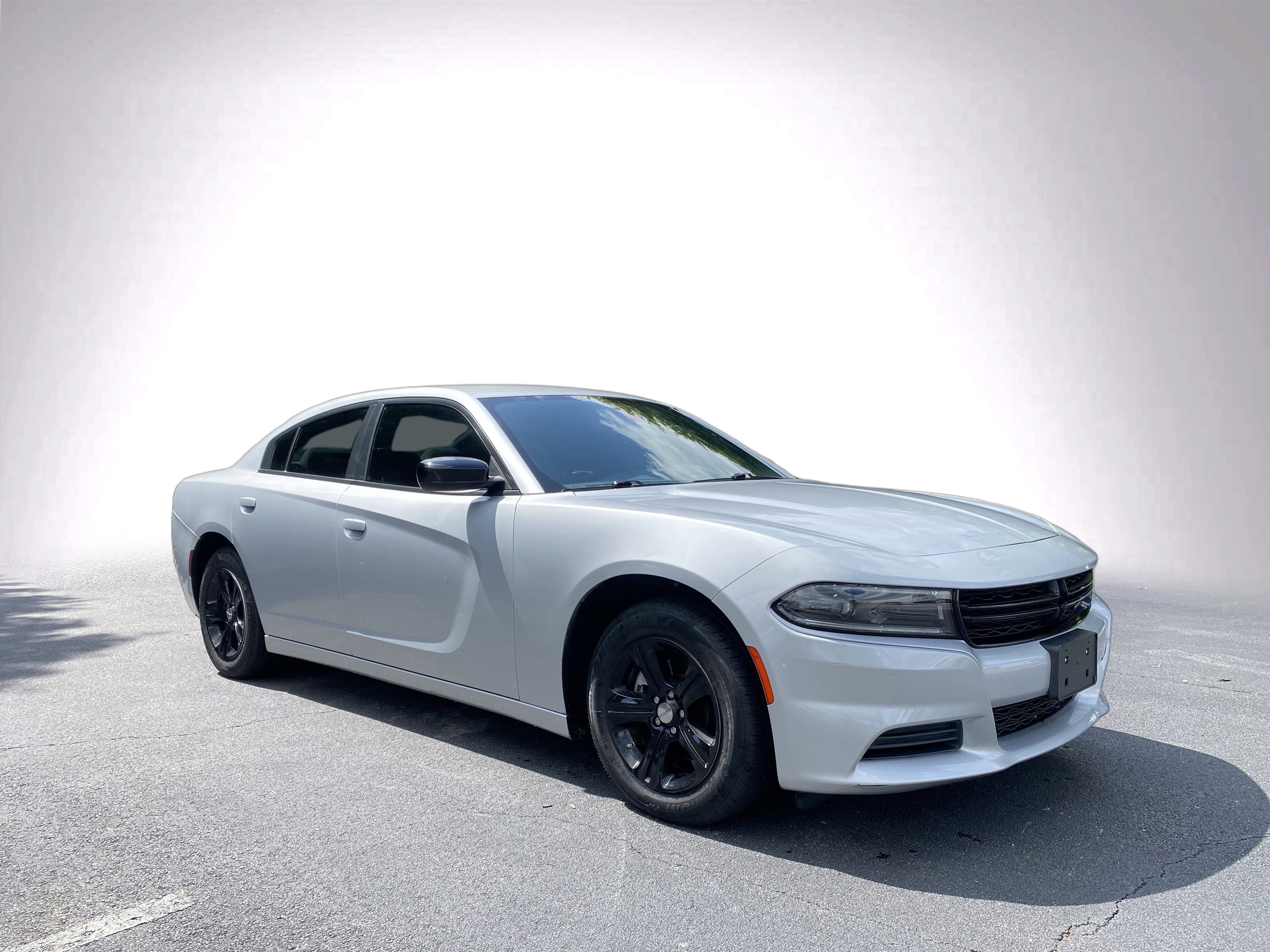 Used 2023 Dodge Charger SXT RWD image 2