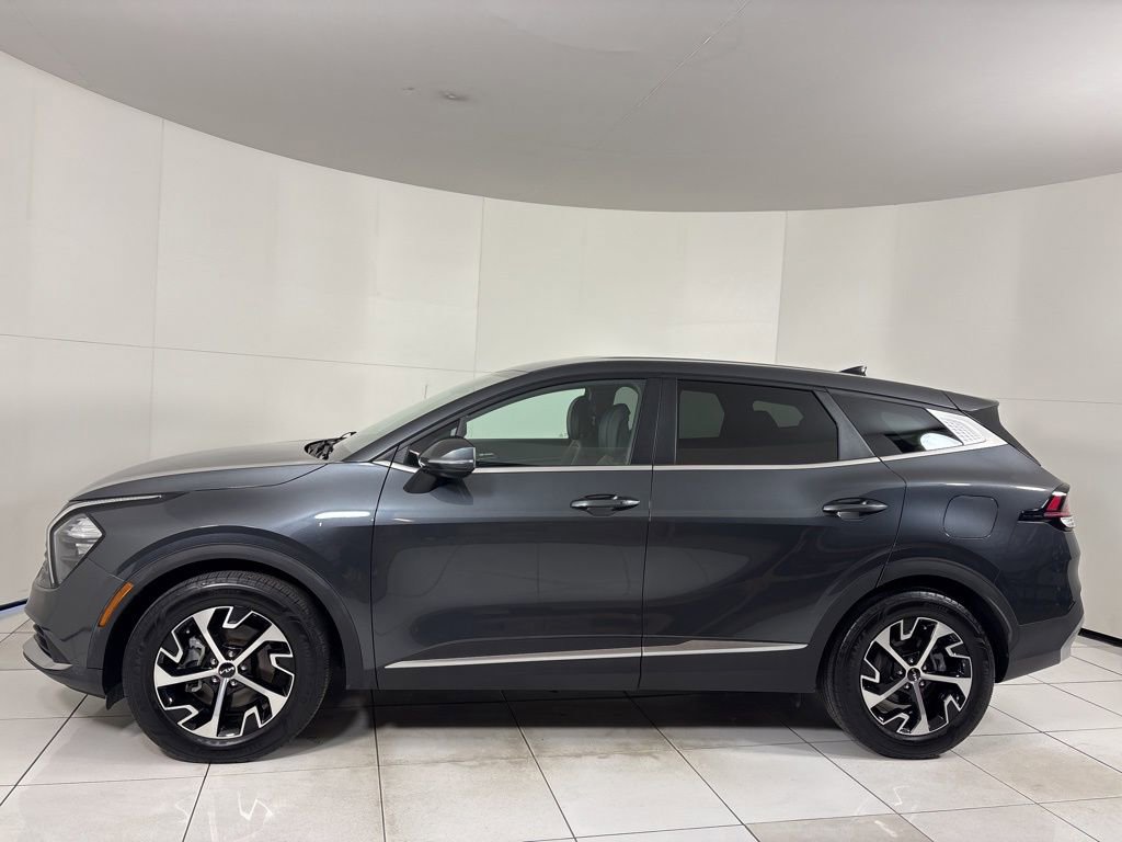 Used 2023 Kia Sportage EX image 2