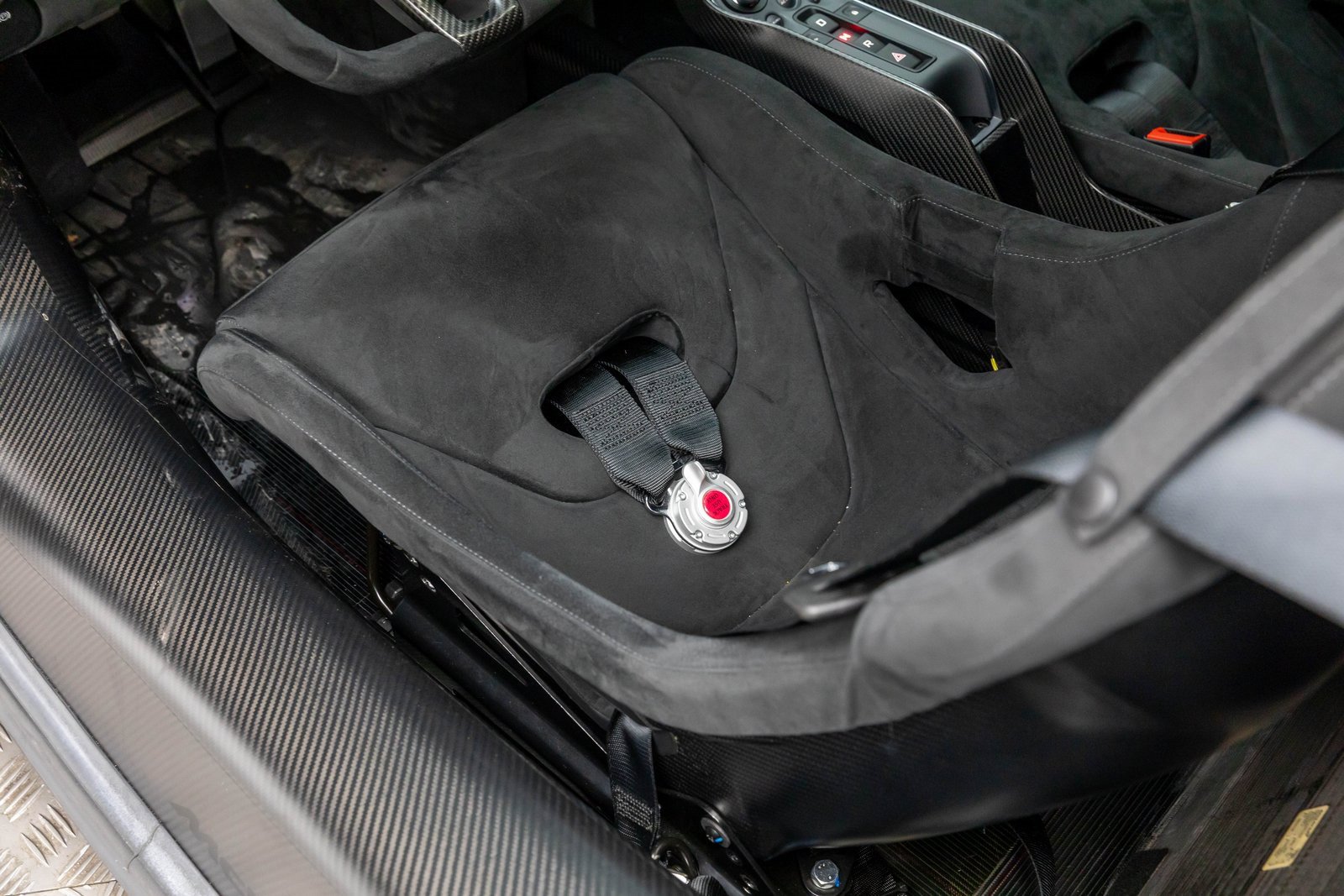 Used 2020 McLaren 620R RWD image 26