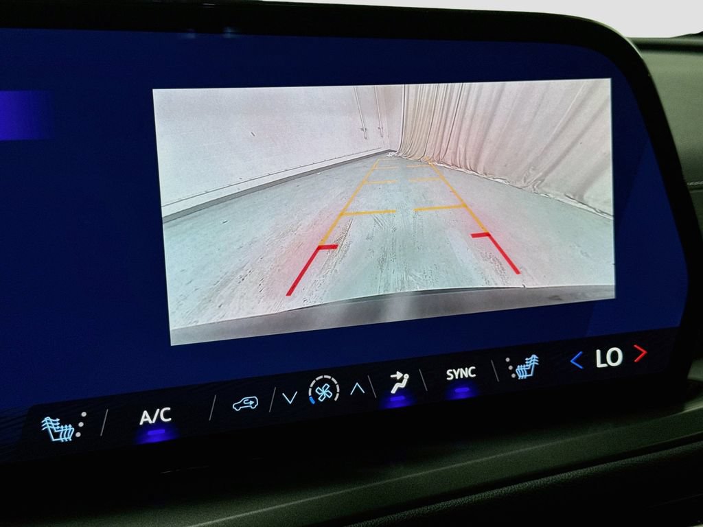 Used 2026 Chevrolet Traverse LT w/ LPO, Floor Liner Package FWD image 15