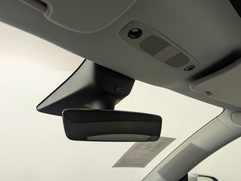 Used 2022 Tesla Model Y Long Range image 16