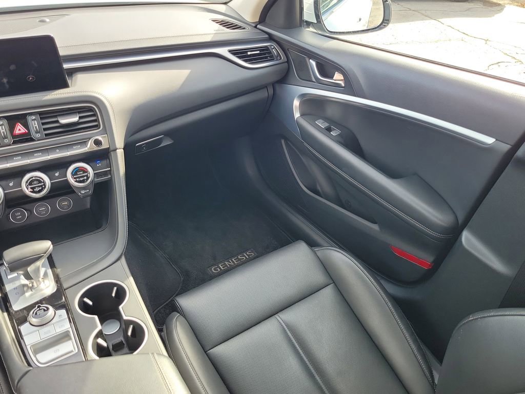 Used 2023 Genesis G70 2.0T image 12