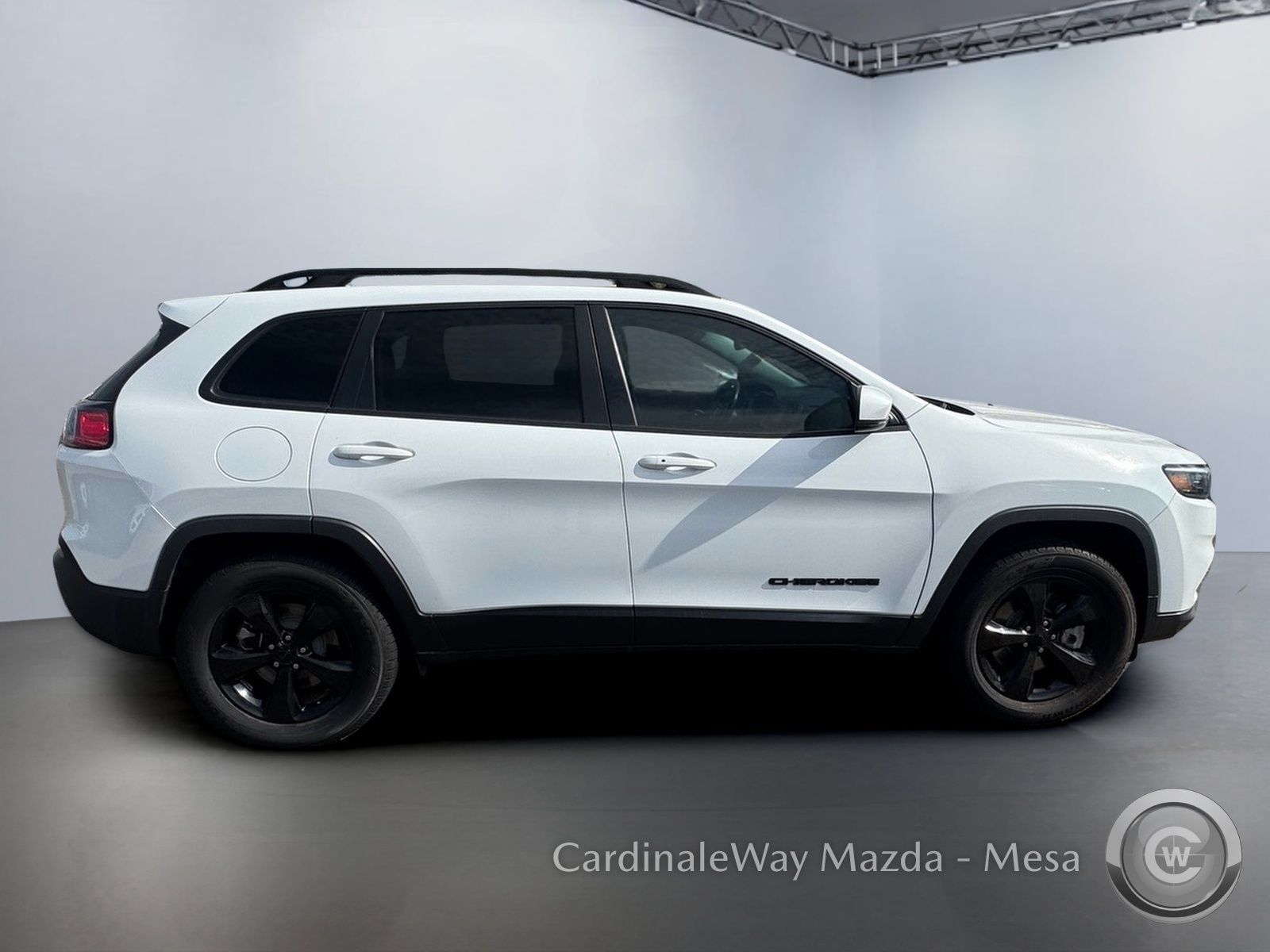 Used 2019 Jeep Cherokee Latitude Plus AWD/4WD image 3