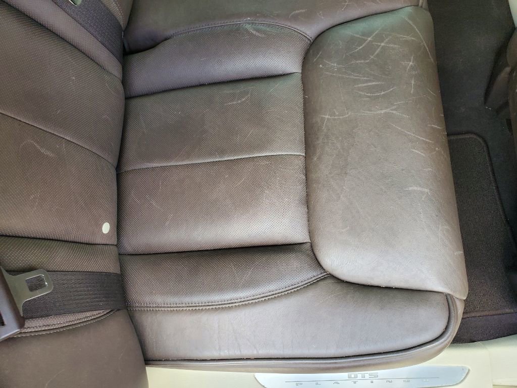 Used 2010 Cadillac DTS Platinum image 36