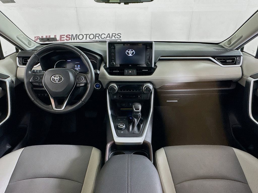 Used 2021 Toyota RAV4 Limited image 30