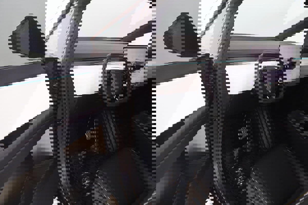 Used 2024 Tesla Cybertruck AWD Crew Cab image 53