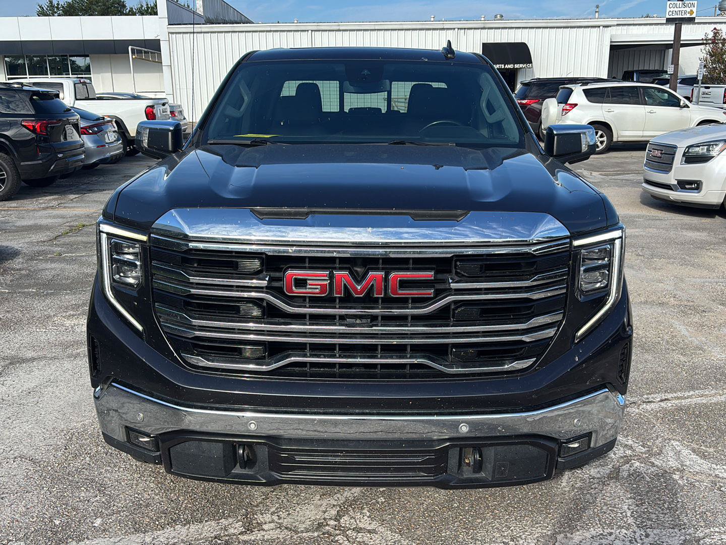 Used 2022 GMC Sierra 1500 SLT w/ SLT Premium Plus Package AWD/4WD image 2