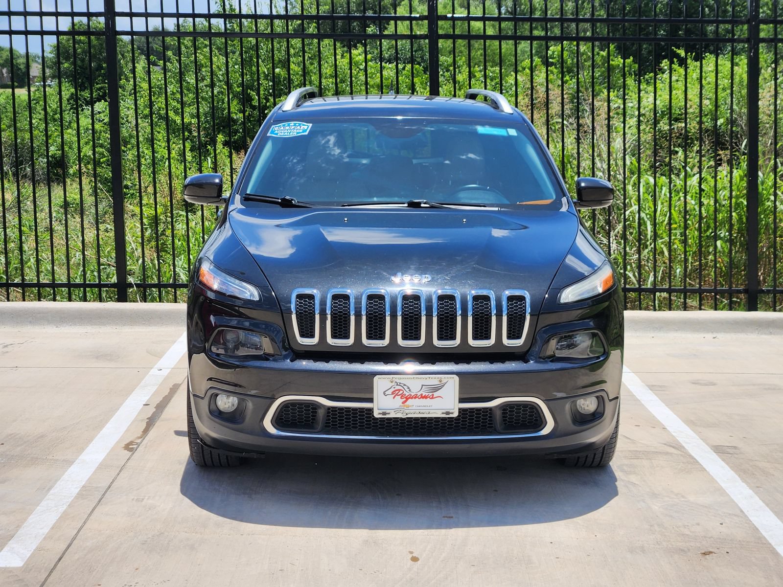 Used 2016 Jeep Cherokee Limited w/ Luxury Group FWD image 6
