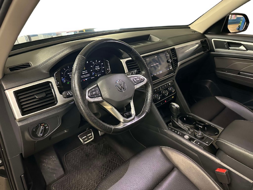 Used 2023 Volkswagen Atlas SEL R-Line AWD/4WD image 16
