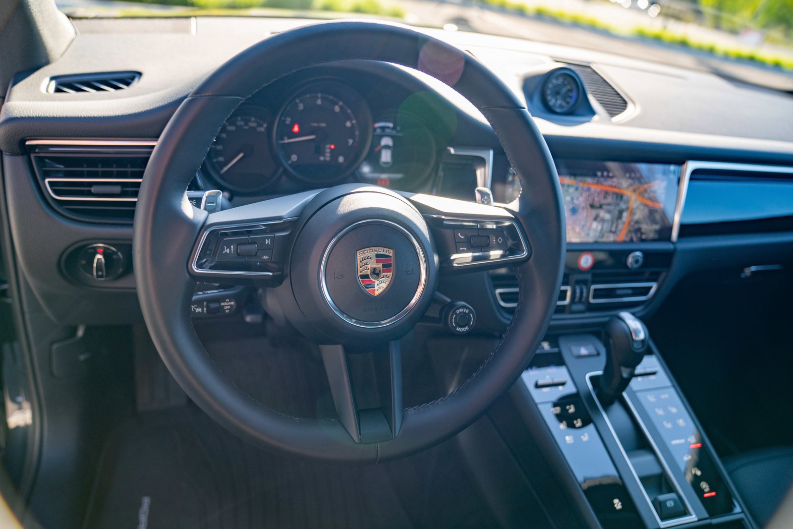 Certified 2026 Porsche Macan AWD/4WD image 13