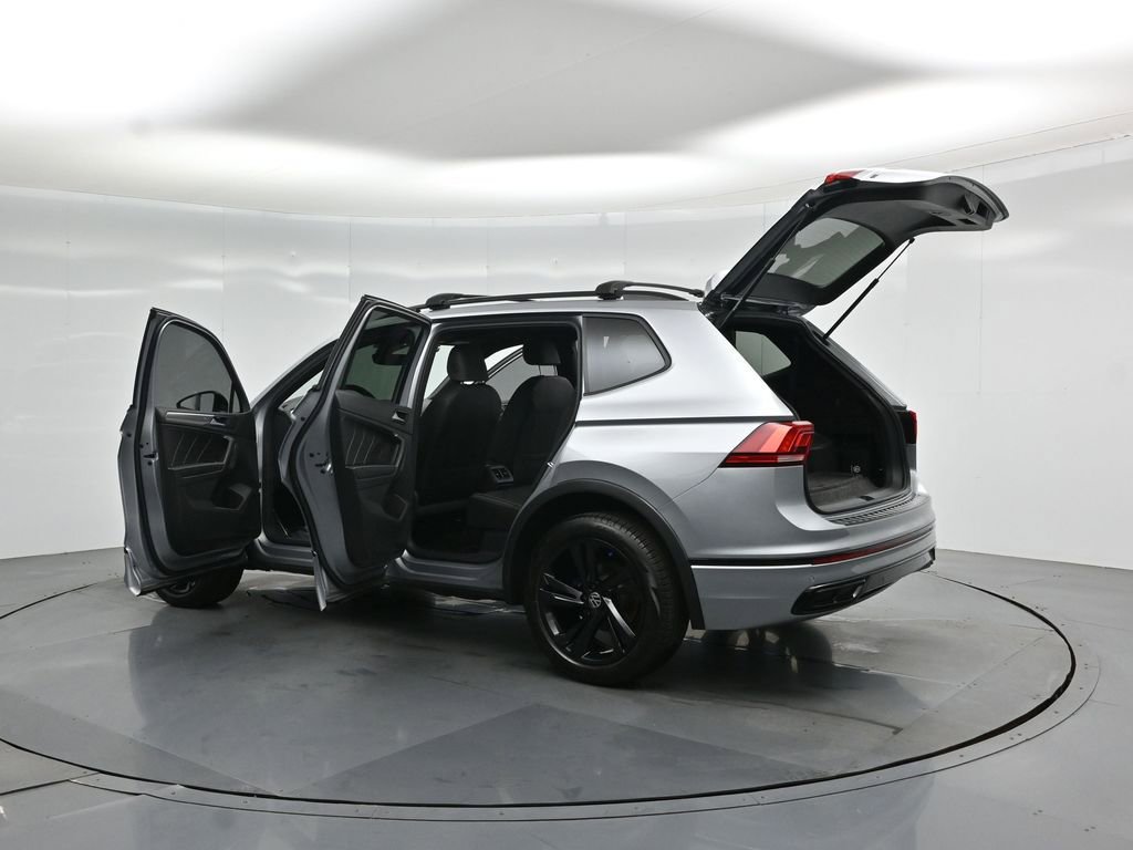 Used 2023 Volkswagen Tiguan SE R-Line image 30