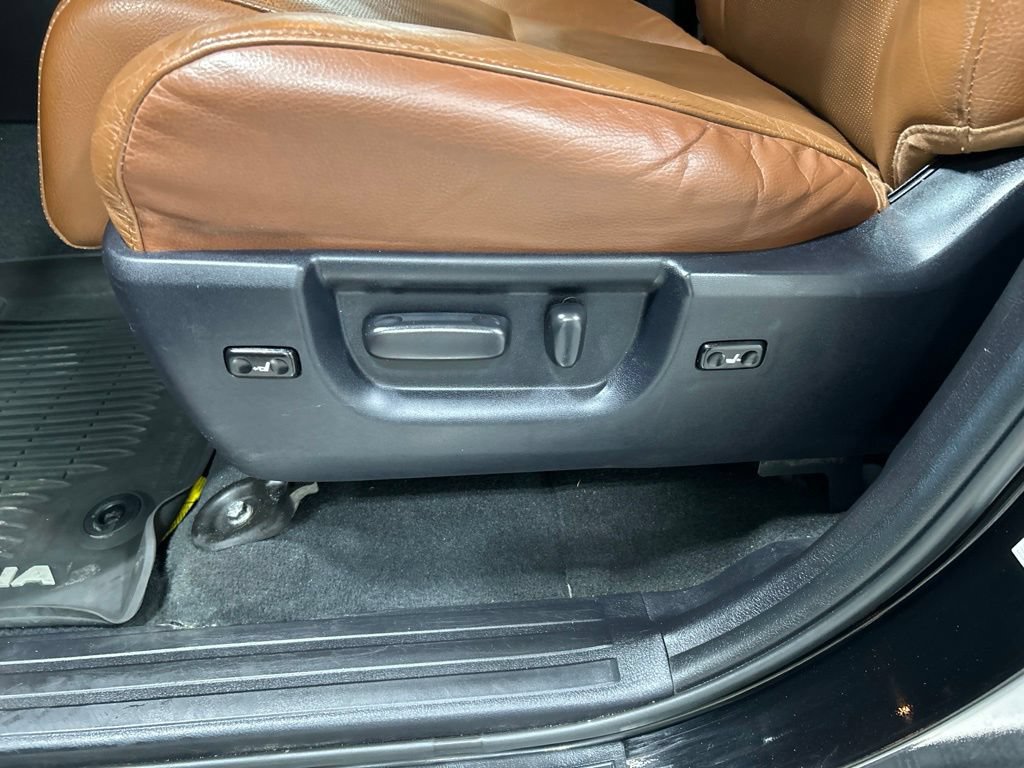 Used 2021 Toyota Sequoia Platinum AWD/4WD image 9