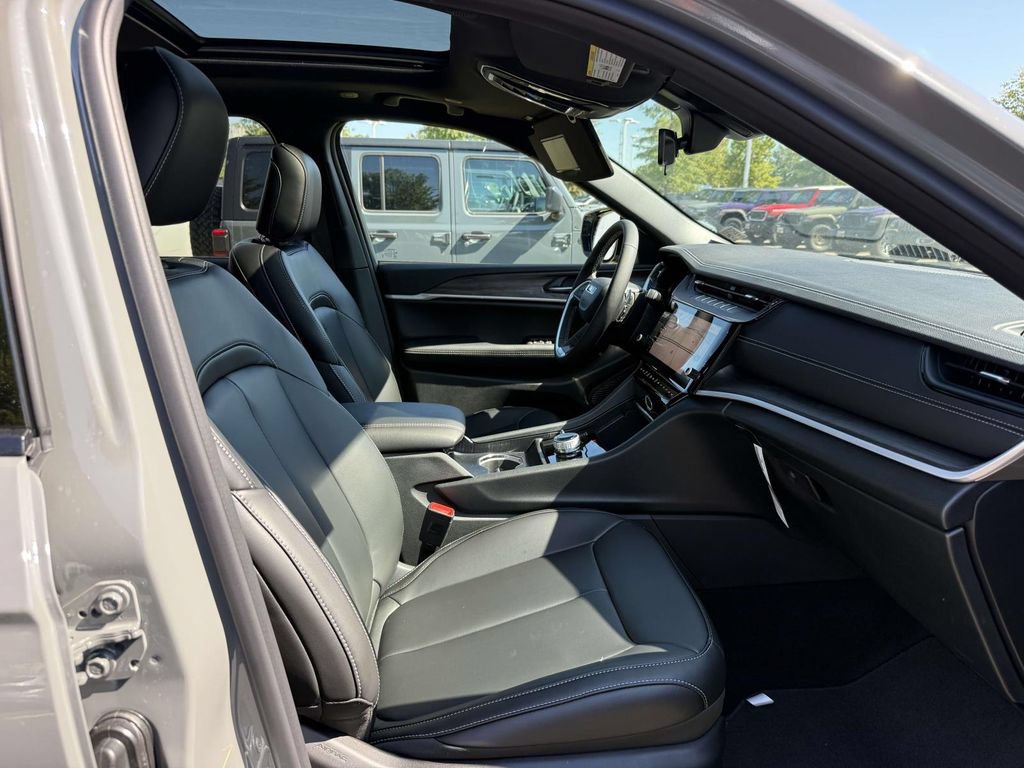 New 2027 Jeep Grand Cherokee Limited AWD/4WD image 15