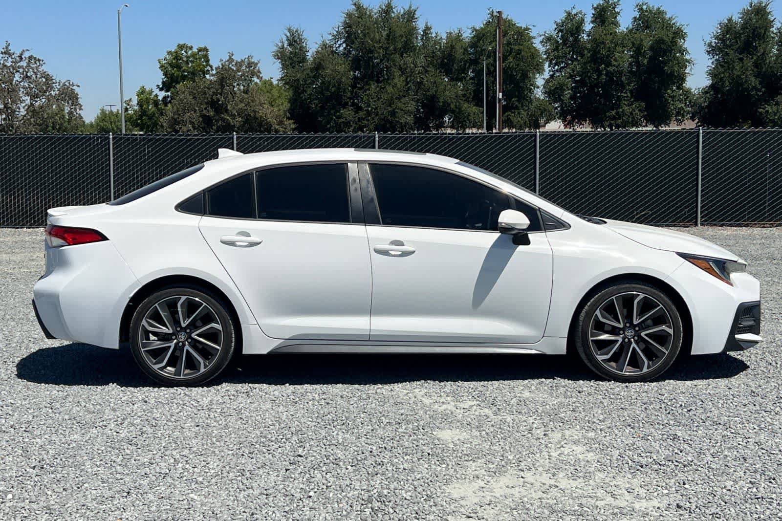 Used 2020 Toyota Corolla SE w/ SE Premium Package FWD image 9
