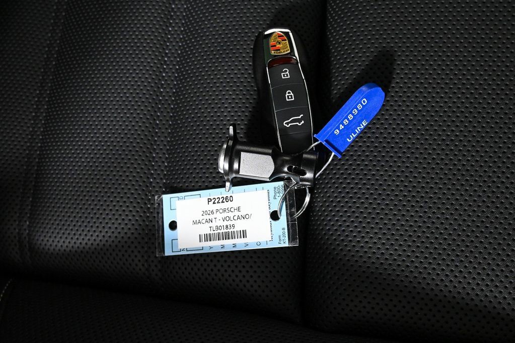 Certified 2026 Porsche Macan AWD/4WD image 25