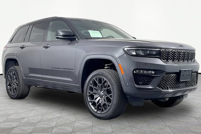 Used 2025 Jeep Grand Cherokee Summit w/ Obsidian Package AWD/4WD image 3