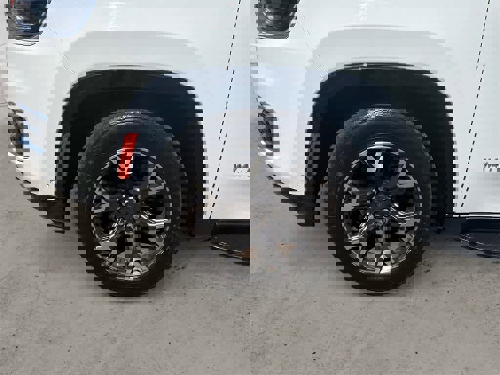 Used 2023 Jeep Wagoneer Series III w/ Preferred Equipment Group image 9