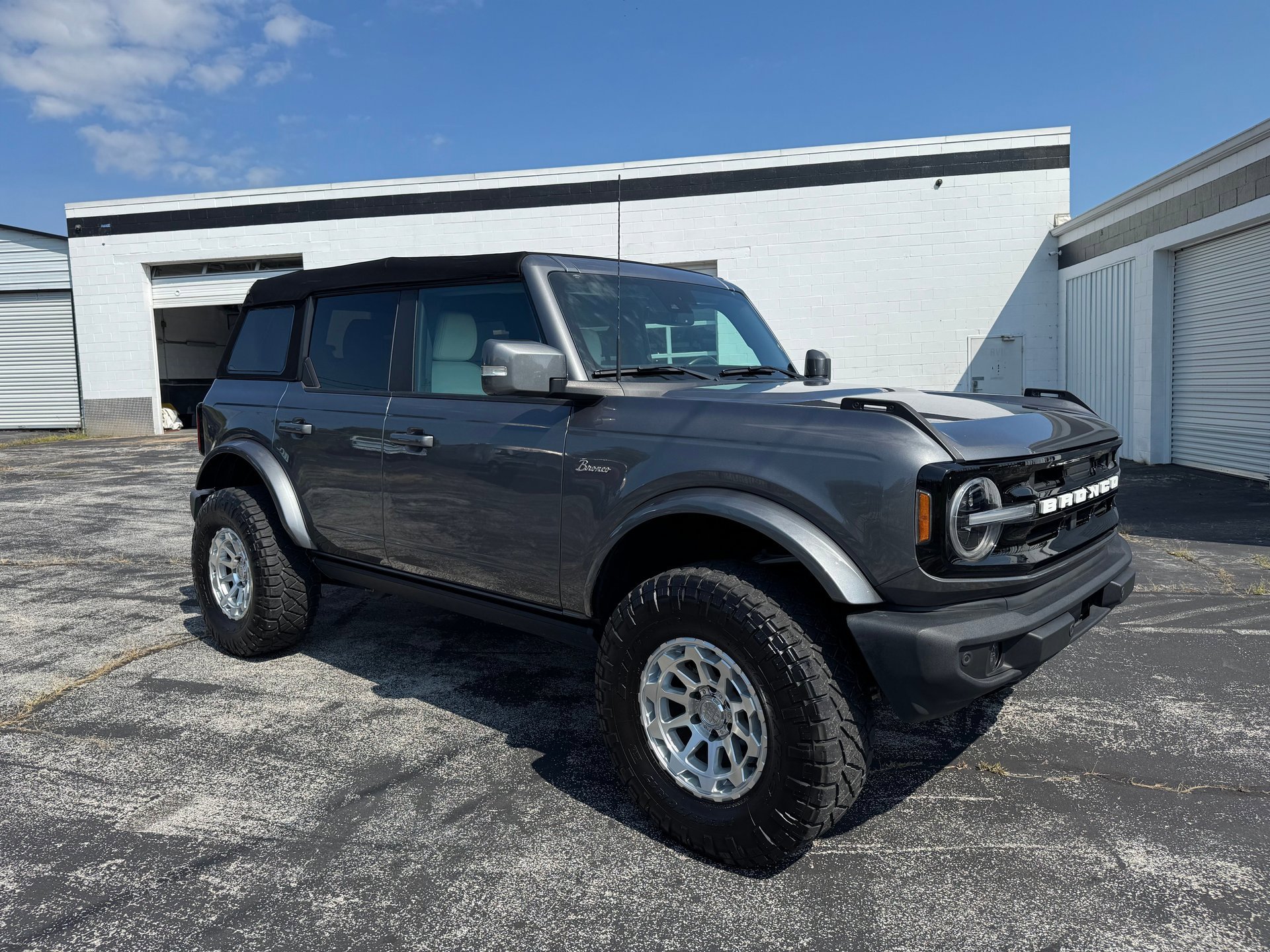Used 2022 Ford Bronco Outer Banks image 4