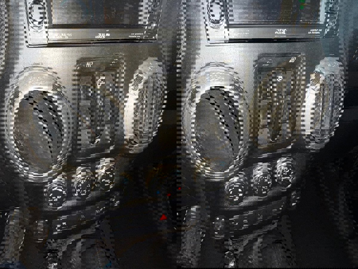 Used 2014 Jeep Wrangler Unlimited Rubicon image 31