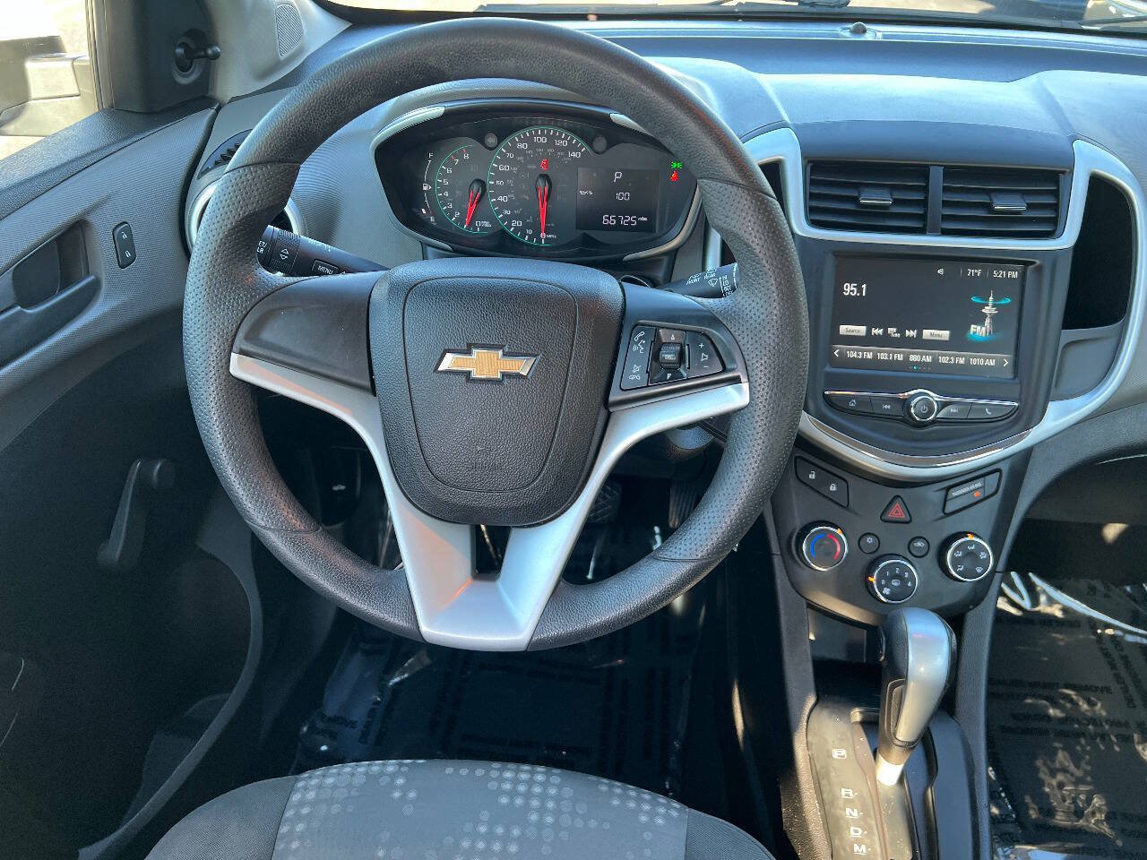Used 2017 Chevrolet Sonic LT FWD image 28