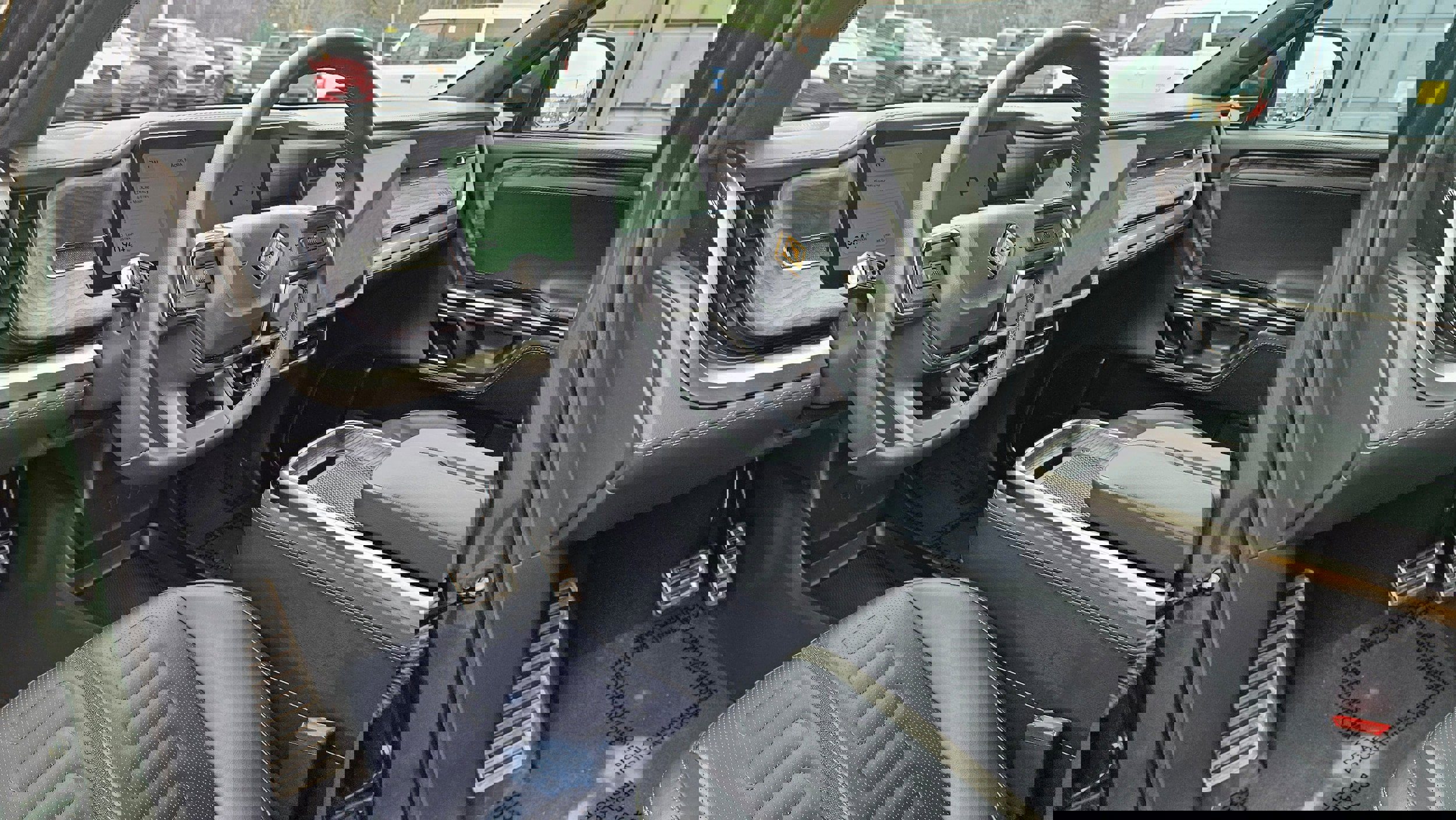 Used 2022 Rivian R1T Adventure image 18